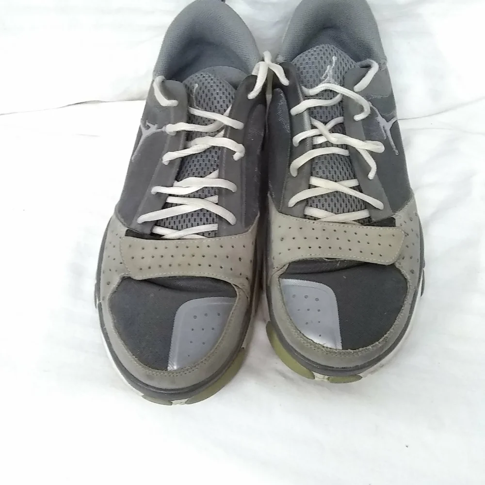Nike Men's Sneakers Suede Leather  Gray Sz 11.5